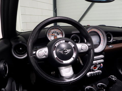 MINI Cabrio 1.6 Cooper S "Origineel NL!" Cognac-Leer Stoelverwarming Bluetooth Navigatie Cruise-control 17"Velgen Parkeersens