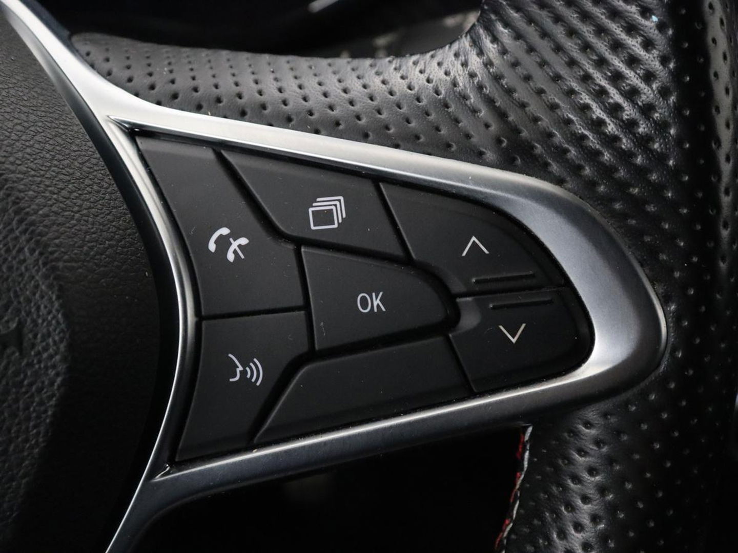 Renault Arkana 1.6 E-Tech Hybrid 145 R.S. Line | Panoramadak | Trekhaak | 360 Camera | Adaptive cruise | Stoelverwarming | Leder/Alcantara | Keyless | Full LED | Carplay | Park Assist | Stuurverwarming