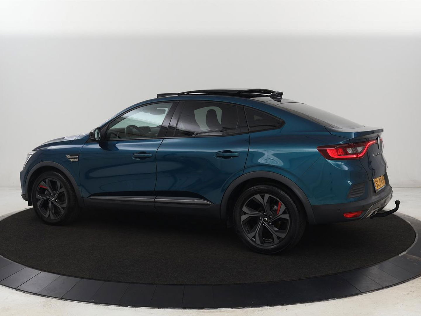 Renault Arkana 1.6 E-Tech Hybrid 145 R.S. Line | Panoramadak | Trekhaak | 360 Camera | Adaptive cruise | Stoelverwarming | Leder/Alcantara | Keyless | Full LED | Carplay | Park Assist | Stuurverwarming