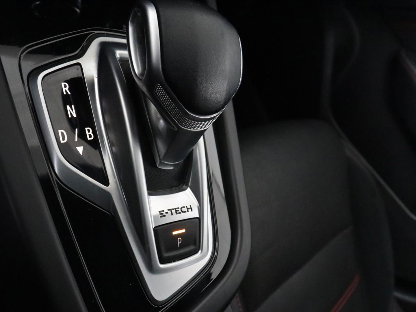 Renault Arkana 1.6 E-Tech Hybrid 145 R.S. Line | Panoramadak | Trekhaak | 360 Camera | Adaptive cruise | Stoelverwarming | Leder/Alcantara | Keyless | Full LED | Carplay | Park Assist | Stuurverwarming