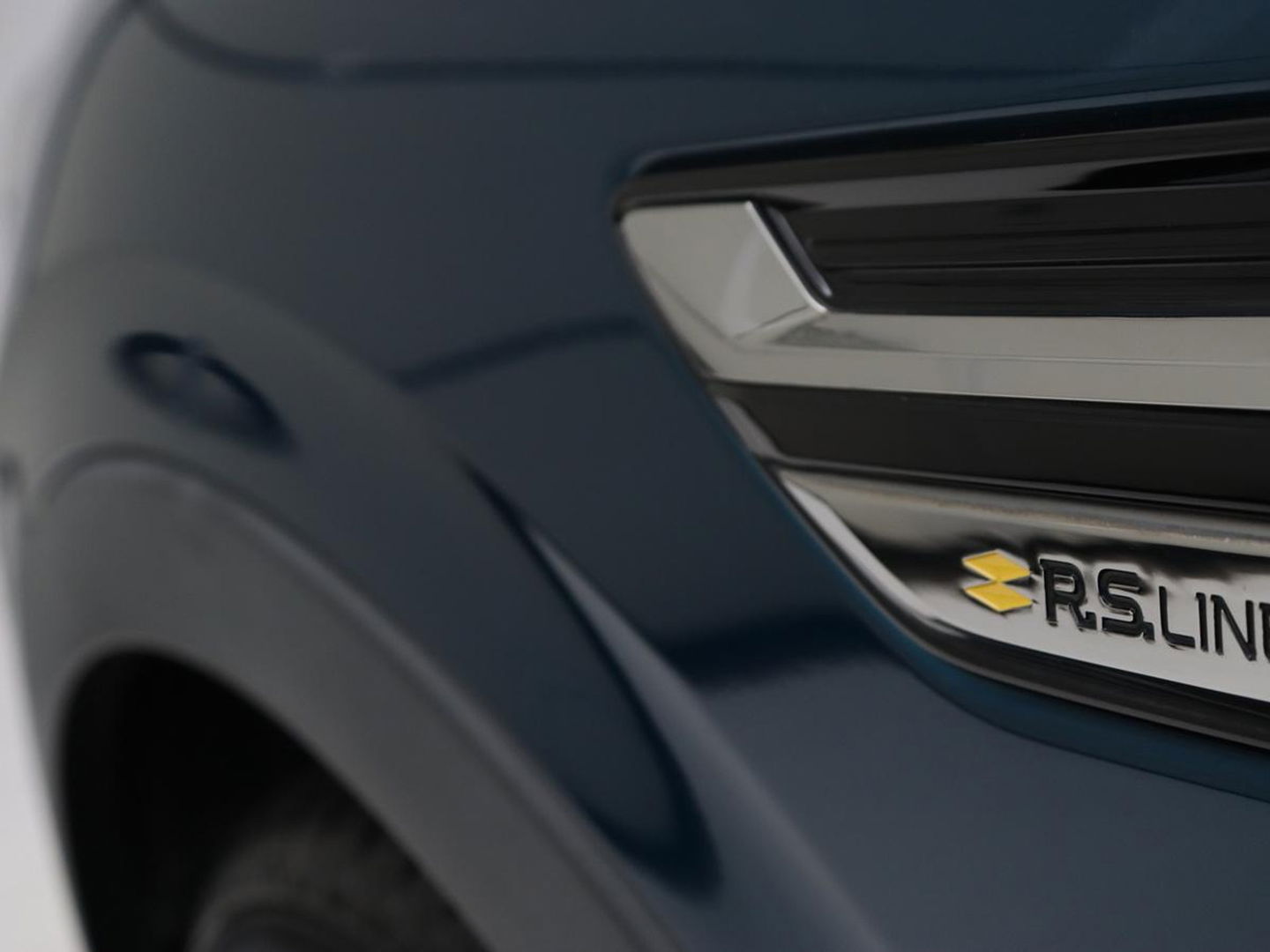 Renault Arkana 1.6 E-Tech Hybrid 145 R.S. Line | Panoramadak | Trekhaak | 360 Camera | Adaptive cruise | Stoelverwarming | Leder/Alcantara | Keyless | Full LED | Carplay | Park Assist | Stuurverwarming