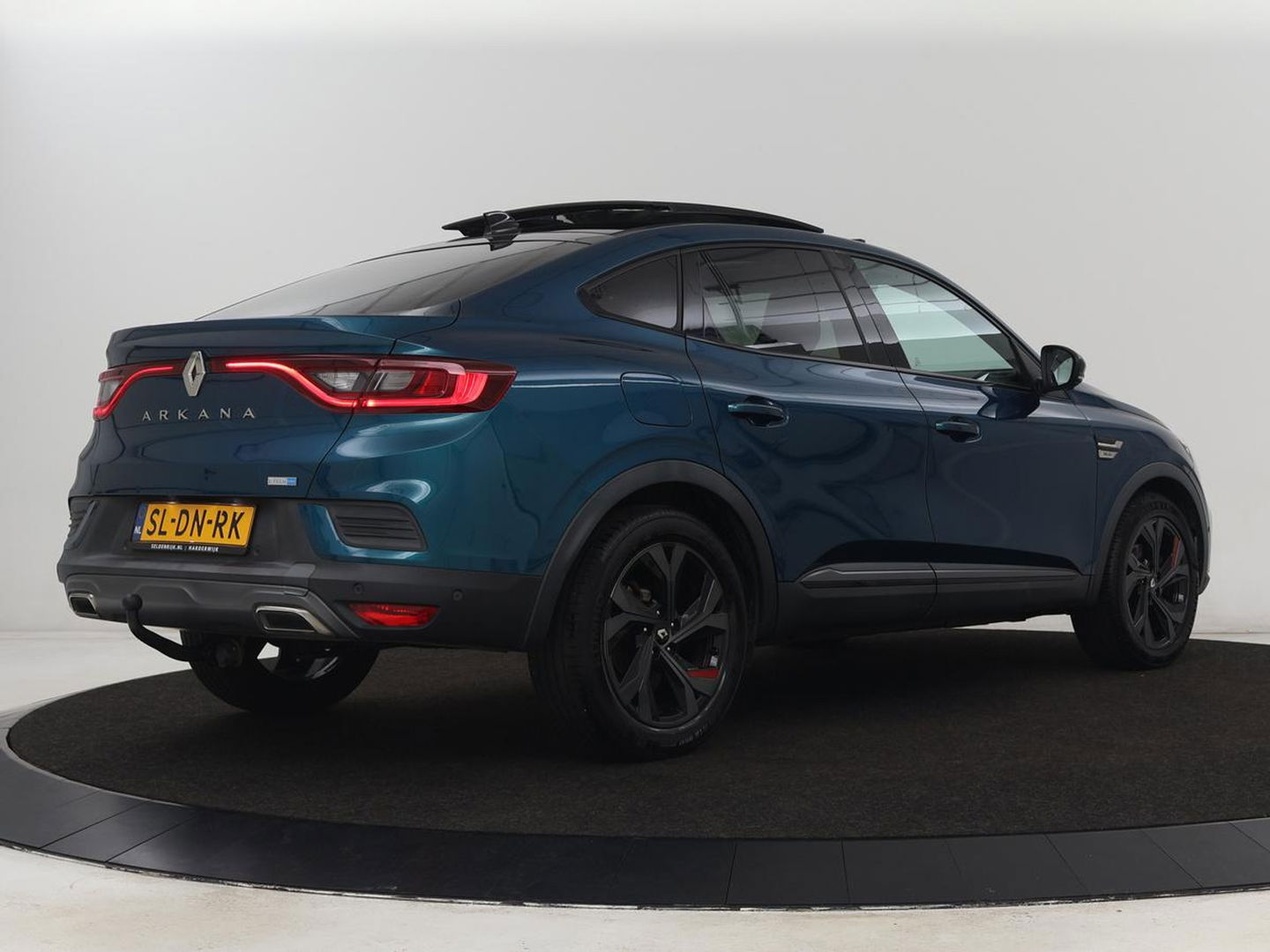 Renault Arkana 1.6 E-Tech Hybrid 145 R.S. Line | Panoramadak | Trekhaak | 360 Camera | Adaptive cruise | Stoelverwarming | Leder/Alcantara | Keyless | Full LED | Carplay | Park Assist | Stuurverwarming