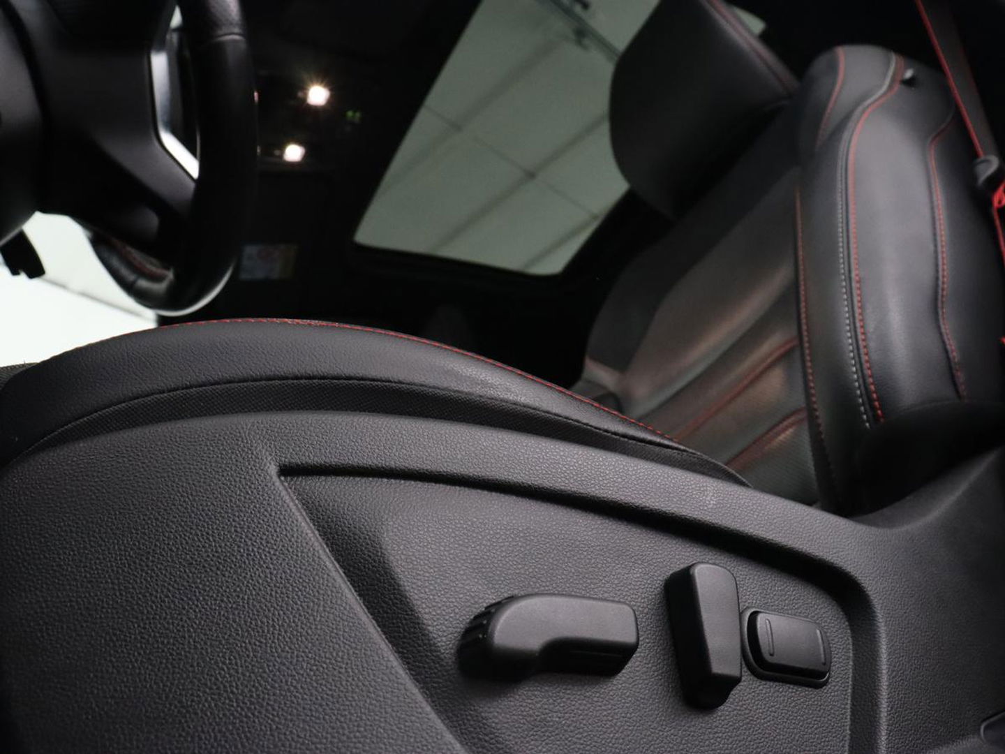 Renault Arkana 1.6 E-Tech Hybrid 145 R.S. Line | Panoramadak | Trekhaak | 360 Camera | Adaptive cruise | Stoelverwarming | Leder/Alcantara | Keyless | Full LED | Carplay | Park Assist | Stuurverwarming