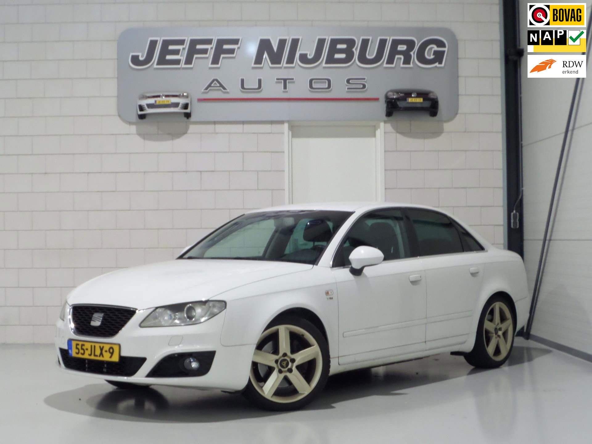 SEAT Exeo 2.0 TSI Sport "Origineel NL!" Apple-carplay Leer Bluetooth Navigatie Stoelverwarming Xenon Youngtimer "2e eigenaar"