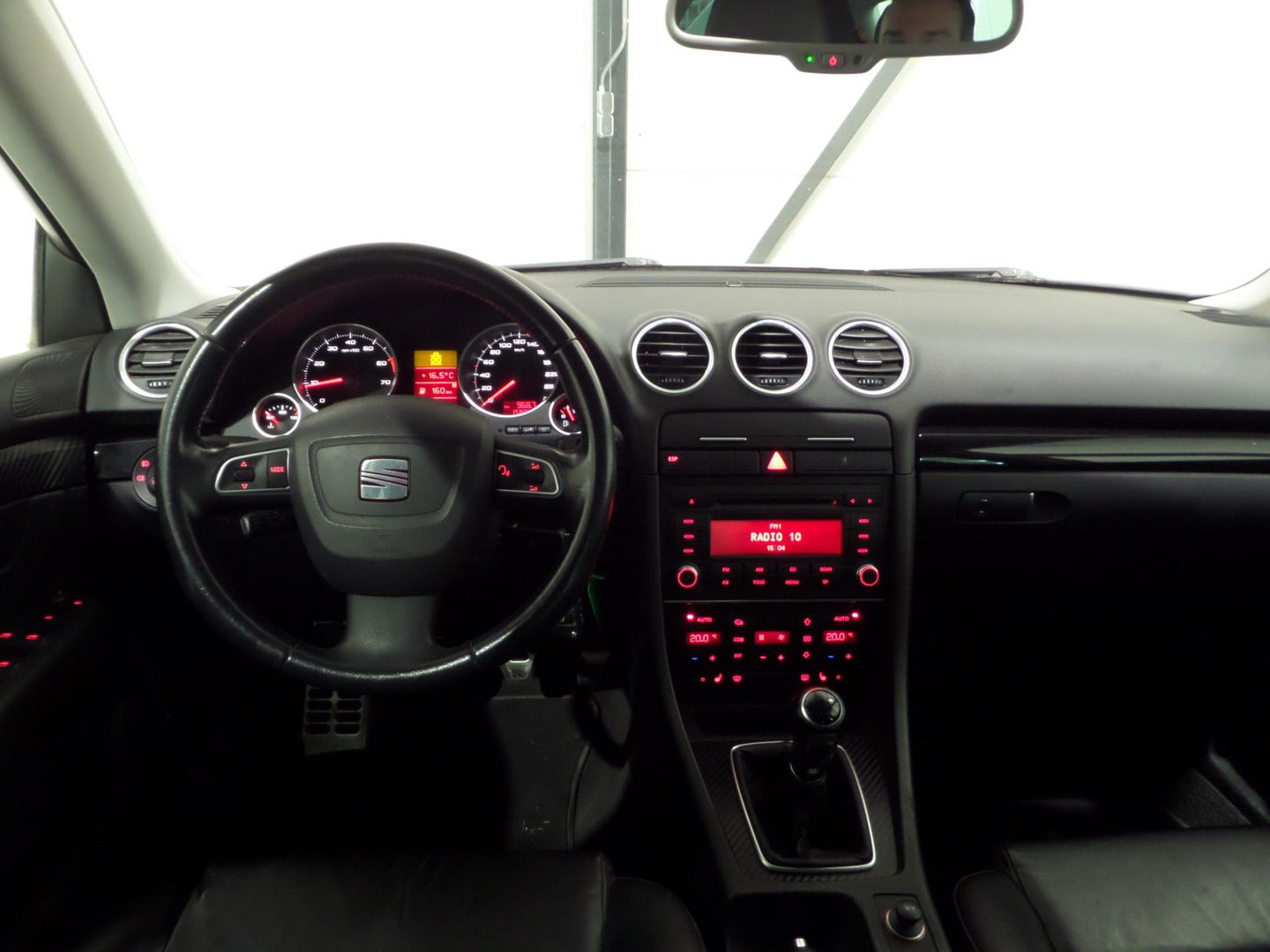 SEAT Exeo 2.0 TSI Sport "Origineel NL!" Apple-carplay Leer Bluetooth Navigatie Stoelverwarming Xenon Youngtimer "2e eigenaar"