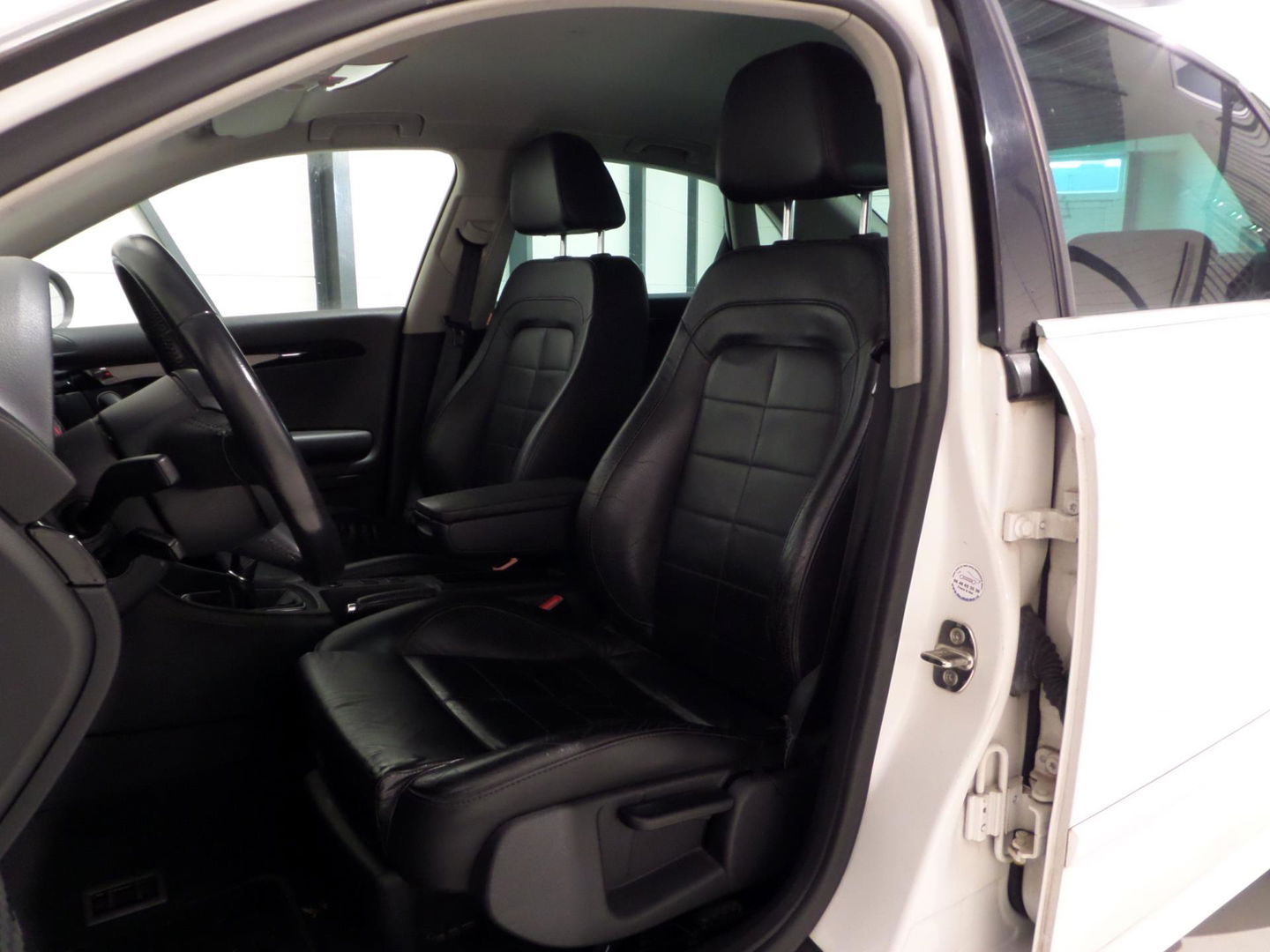 SEAT Exeo 2.0 TSI Sport "Origineel NL!" Apple-carplay Leer Bluetooth Navigatie Stoelverwarming Xenon Youngtimer "2e eigenaar"