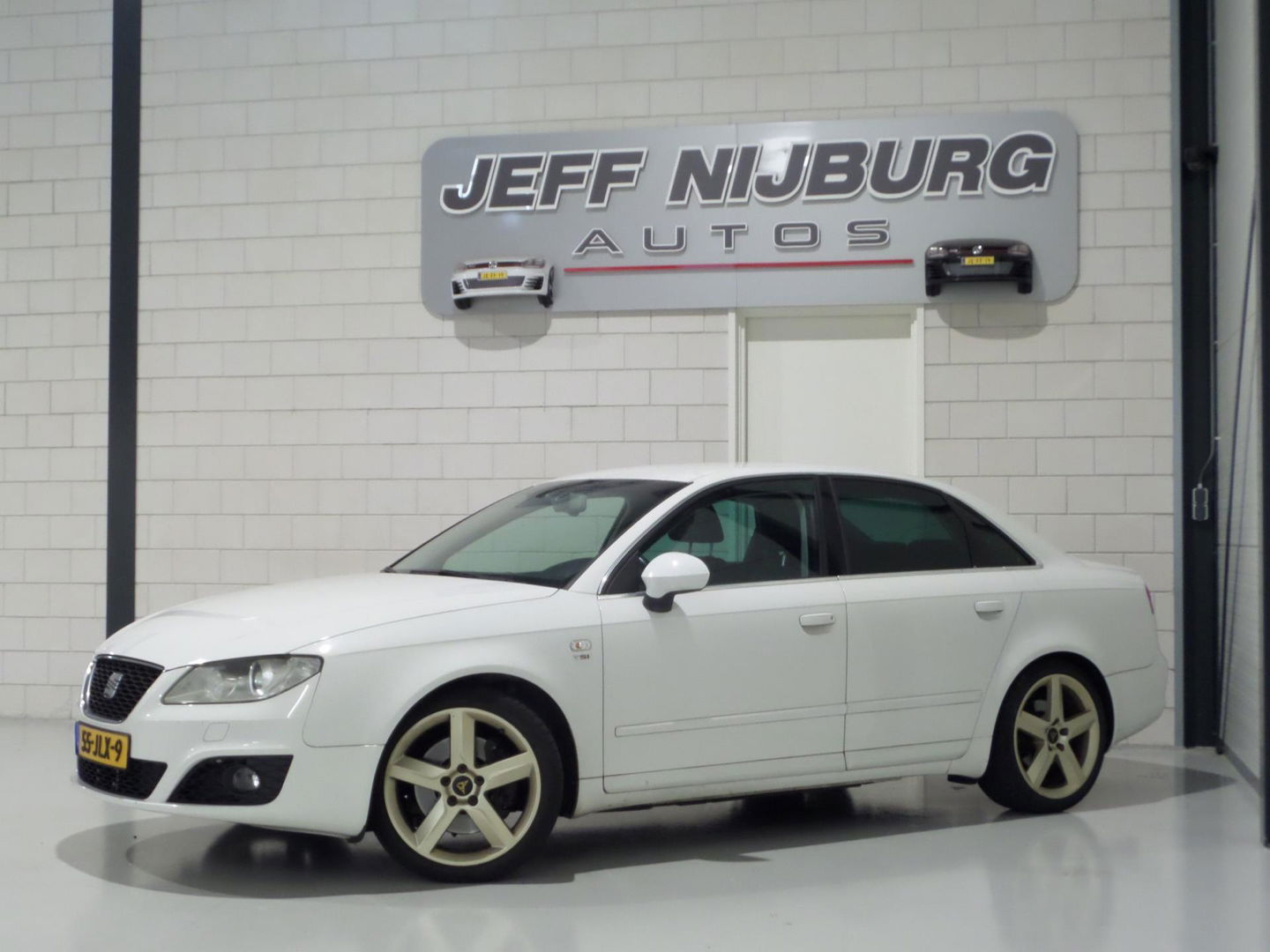 SEAT Exeo 2.0 TSI Sport "Origineel NL!" Apple-carplay Leer Bluetooth Navigatie Stoelverwarming Xenon Youngtimer "2e eigenaar"