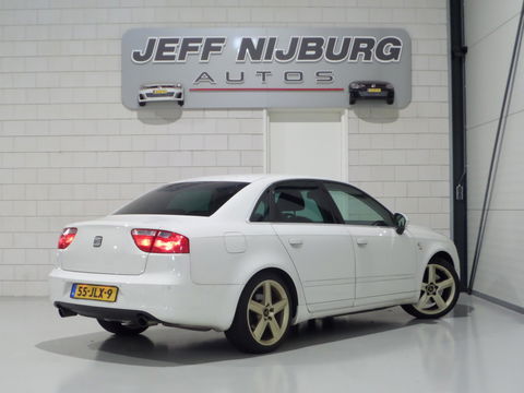 SEAT Exeo 2.0 TSI Sport "Origineel NL!" Apple-carplay Leer Bluetooth Navigatie Stoelverwarming Xenon Youngtimer "2e eigenaar"