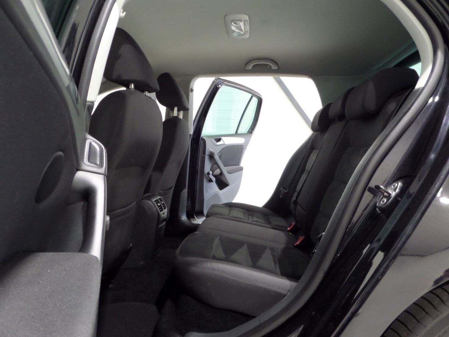 Volkswagen Golf 1.4 TSI DSG Highline "Origineel NL!" Automaat! Apple-Carplay Alcantara Trekhaak Youngtimer Navigatie Bluetooth