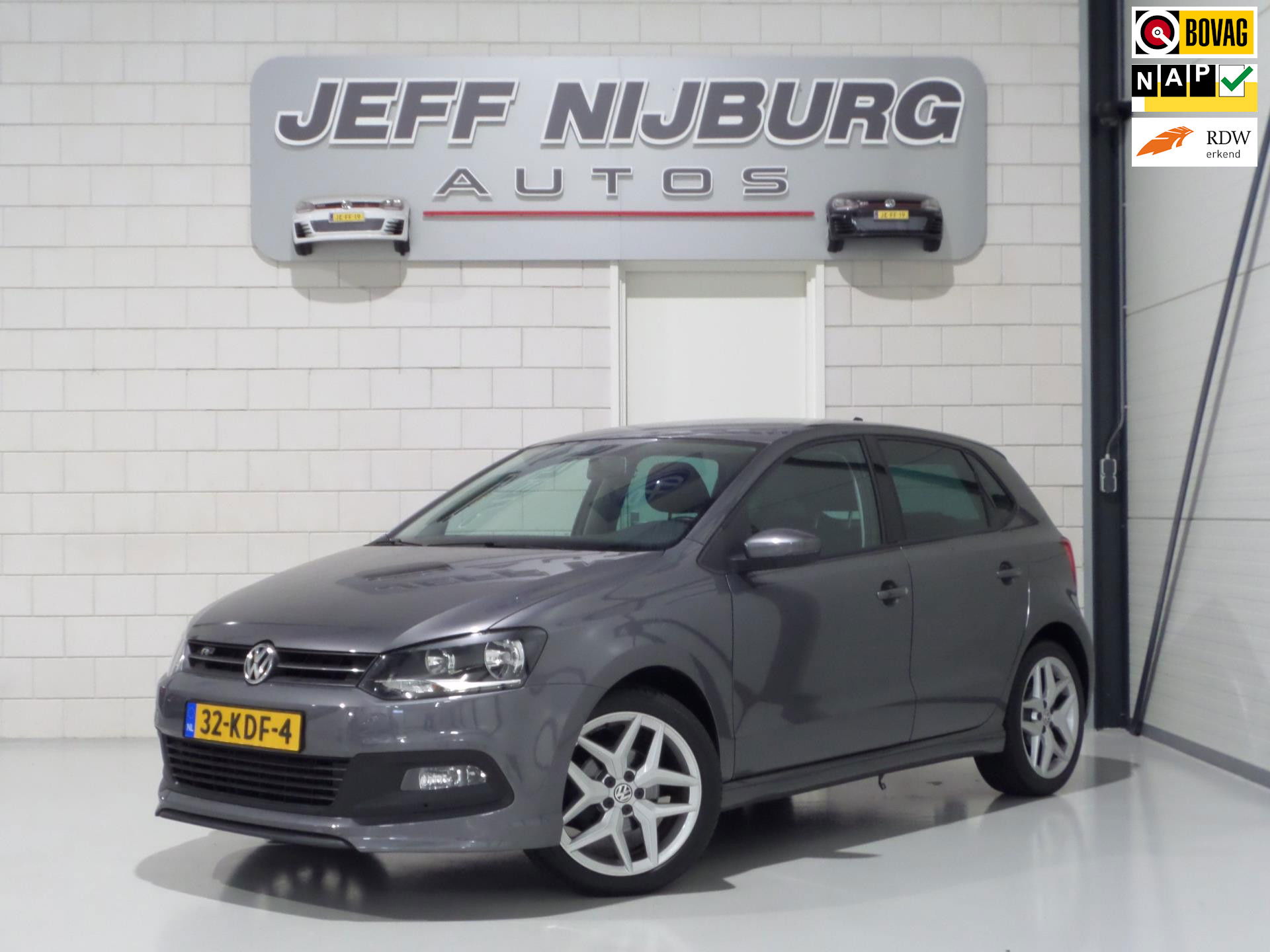 Volkswagen Polo 1.4-16V DSG Highline R-Line "Origineel NL!" Navigatie Bluetooth Cruise-control 17"Velgen Trekhaak Parkeersensoren