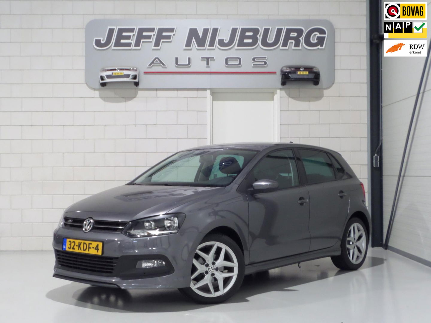 Volkswagen Polo 1.4-16V DSG Highline R-Line "Origineel NL!" Navigatie Bluetooth Cruise-control 17"Velgen Trekhaak Parkeersensoren