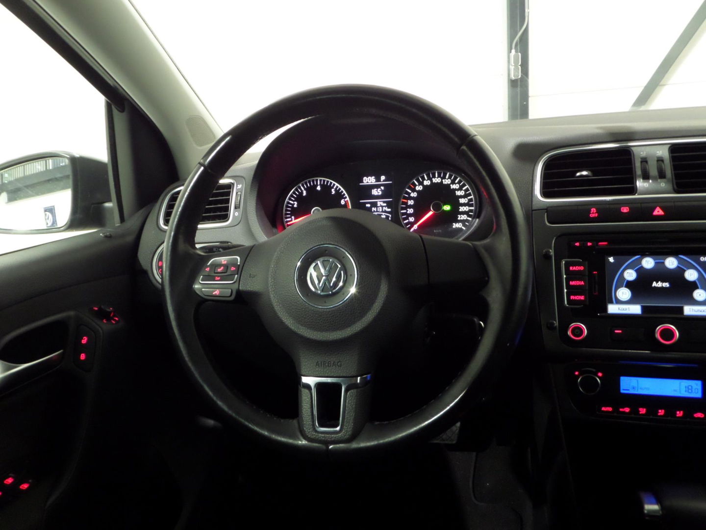 Volkswagen Polo 1.4-16V DSG Highline R-Line "Origineel NL!" Navigatie Bluetooth Cruise-control 17"Velgen Trekhaak Parkeersensoren