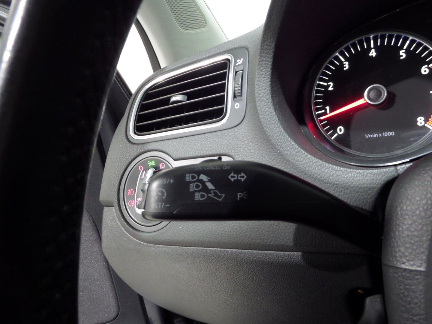 Volkswagen Polo 1.4-16V DSG Highline R-Line "Origineel NL!" Navigatie Bluetooth Cruise-control 17"Velgen Trekhaak Parkeersensoren