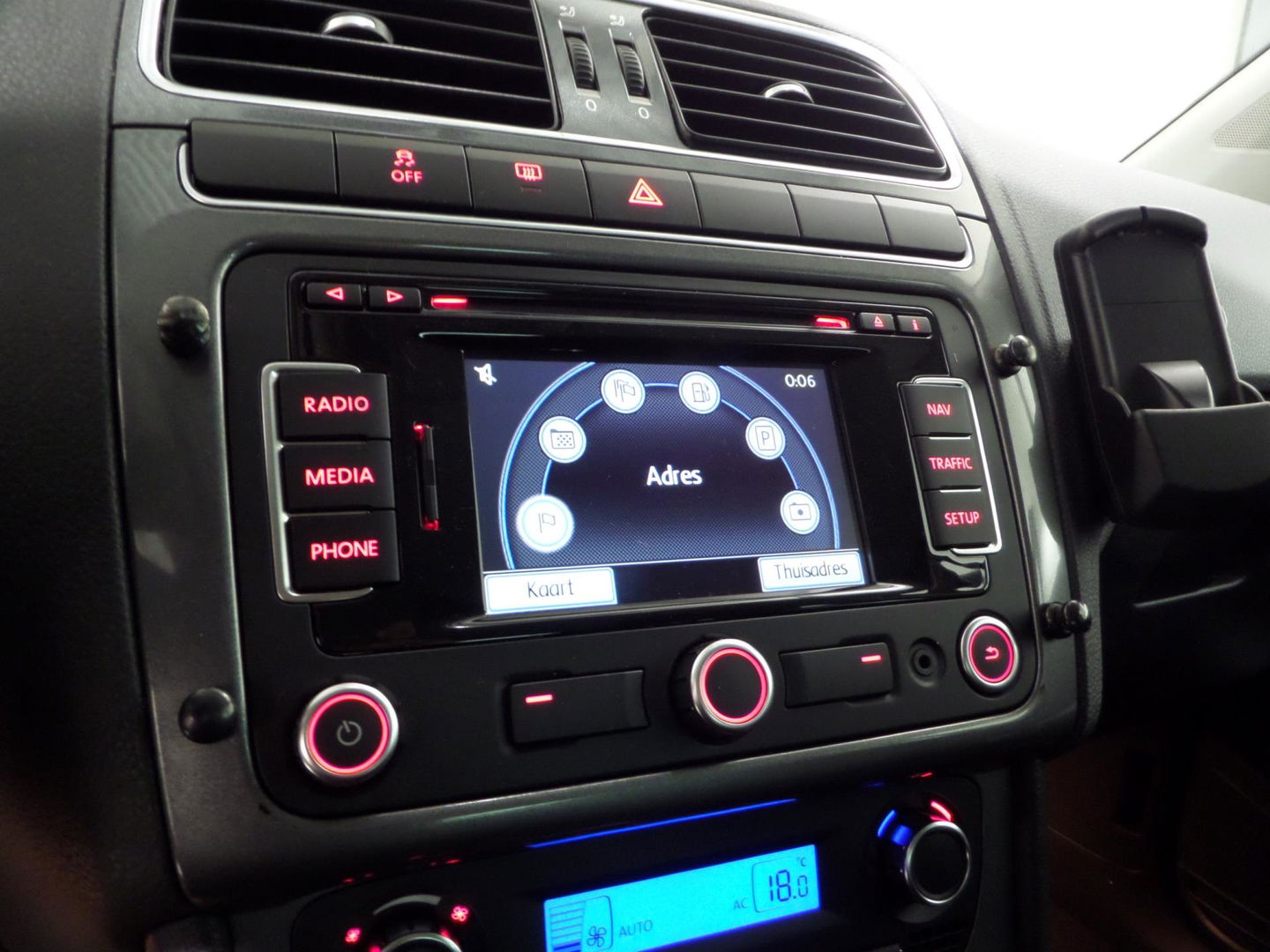 Volkswagen Polo 1.4-16V DSG Highline R-Line "Origineel NL!" Navigatie Bluetooth Cruise-control 17"Velgen Trekhaak Parkeersensoren