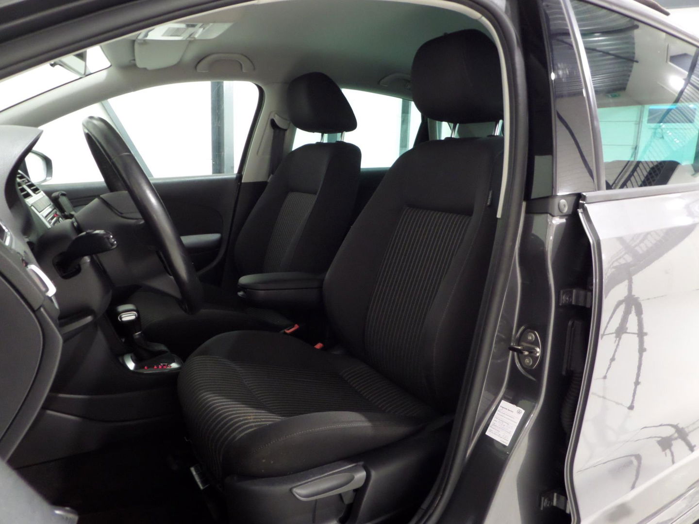 Volkswagen Polo 1.4-16V DSG Highline R-Line "Origineel NL!" Navigatie Bluetooth Cruise-control 17"Velgen Trekhaak Parkeersensoren