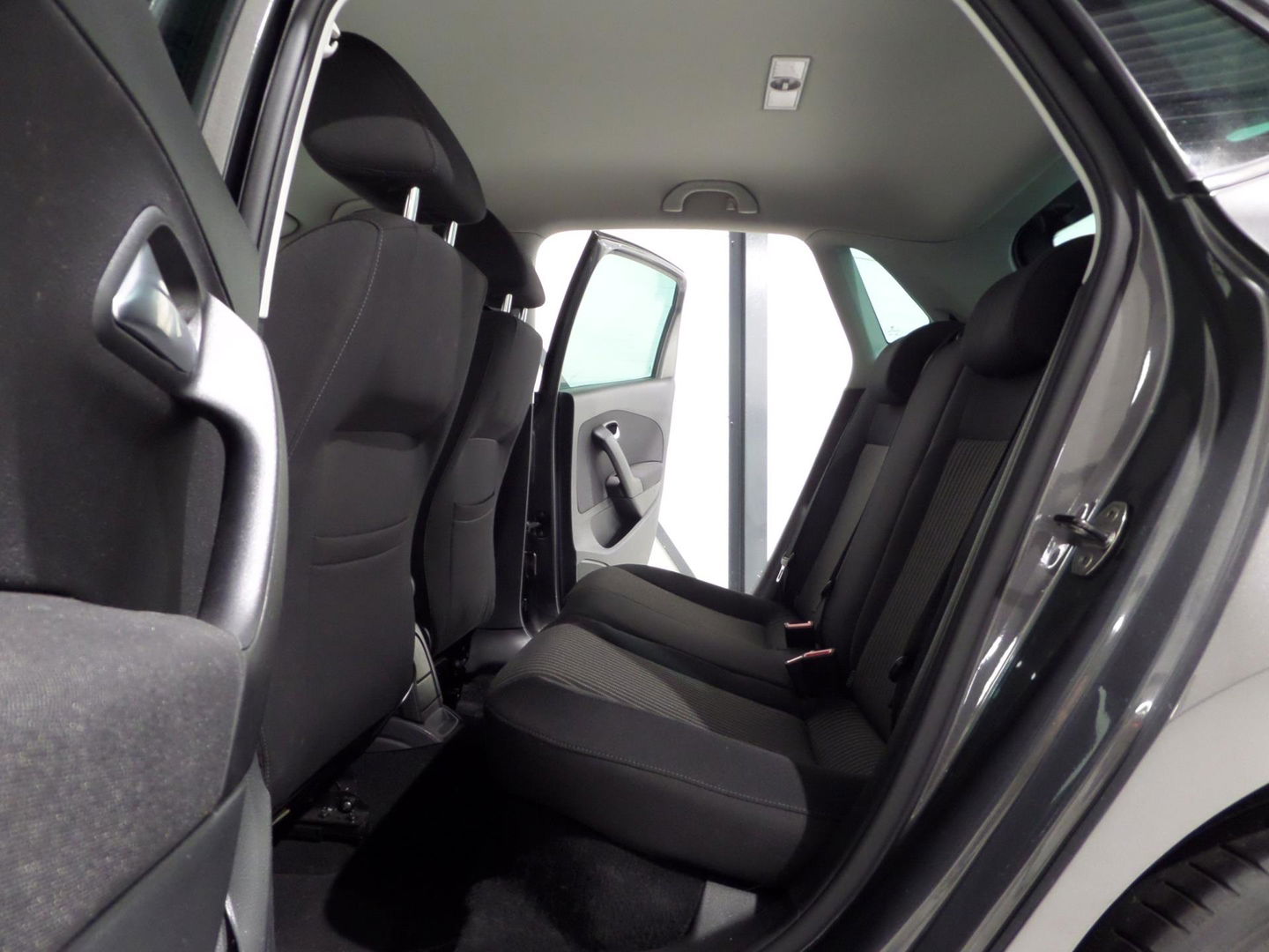 Volkswagen Polo 1.4-16V DSG Highline R-Line "Origineel NL!" Navigatie Bluetooth Cruise-control 17"Velgen Trekhaak Parkeersensoren