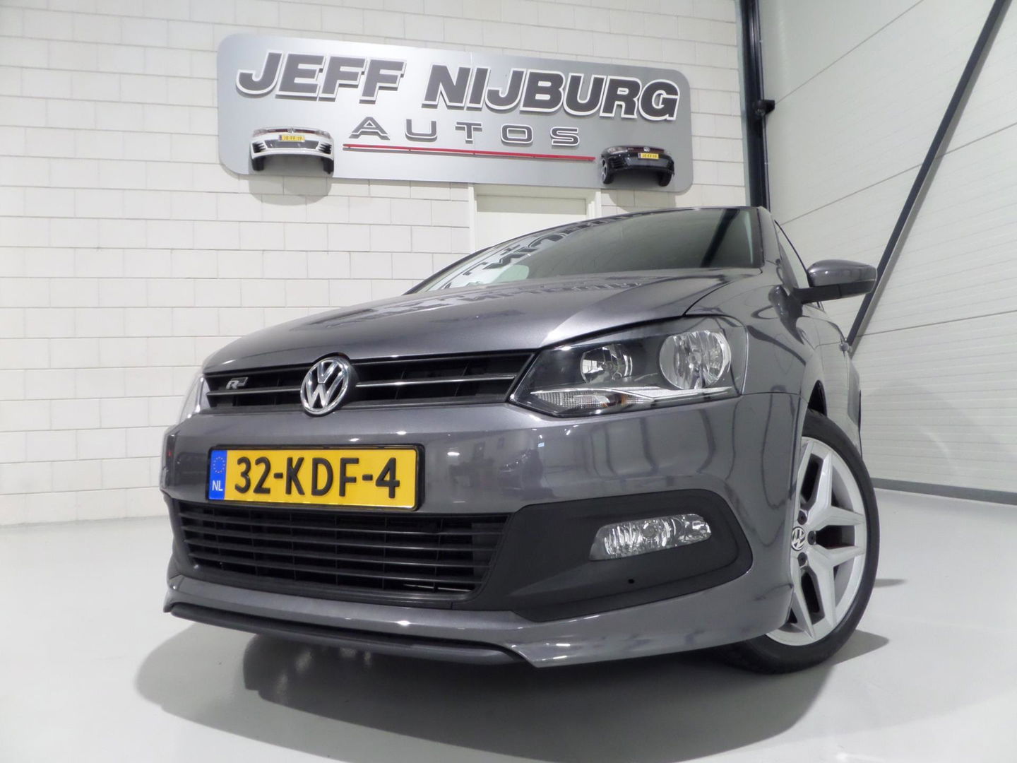 Volkswagen Polo 1.4-16V DSG Highline R-Line "Origineel NL!" Navigatie Bluetooth Cruise-control 17"Velgen Trekhaak Parkeersensoren