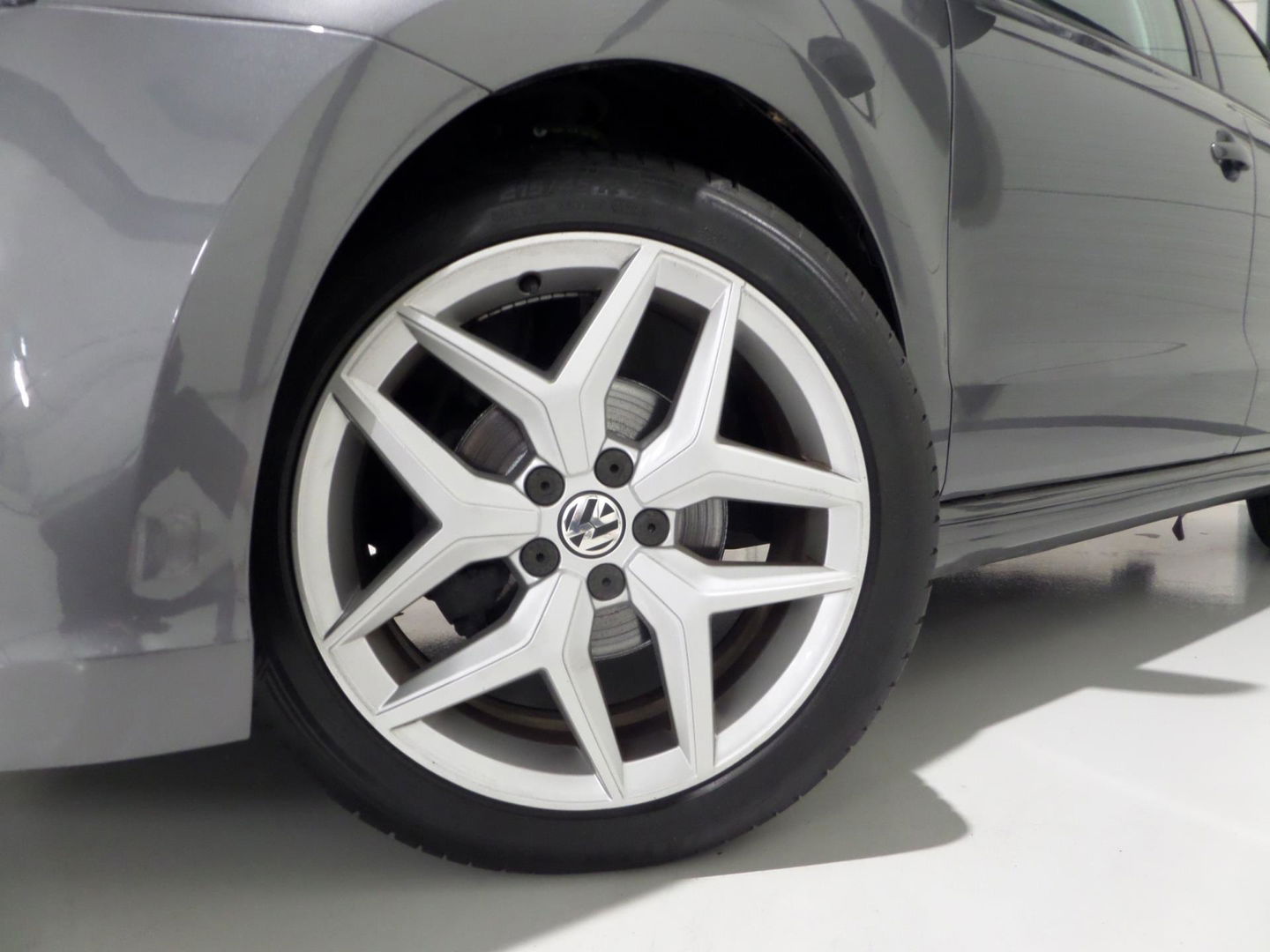 Volkswagen Polo 1.4-16V DSG Highline R-Line "Origineel NL!" Navigatie Bluetooth Cruise-control 17"Velgen Trekhaak Parkeersensoren