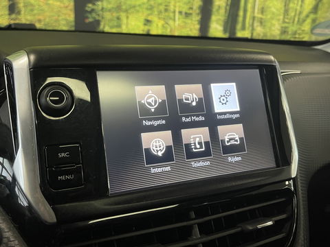 Peugeot 2008 1.2 PureTech Allure | Panoramadak | 16'' Lichtmetaal | Parkeersensoren achter | Airconditioning | Elektrische ramen | Automatische verlichting |