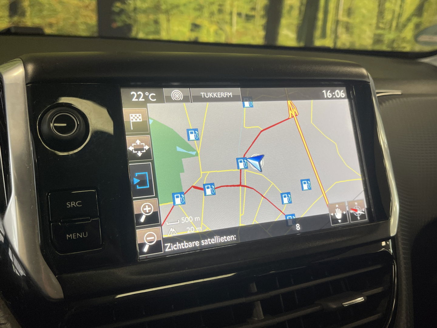 Peugeot 2008 1.2 PureTech Féline | Panoramadak | 16'' Lichtmetaal | Parkeersensoren achter | Airconditioning | Elektrische ramen | Automatische verlichting |