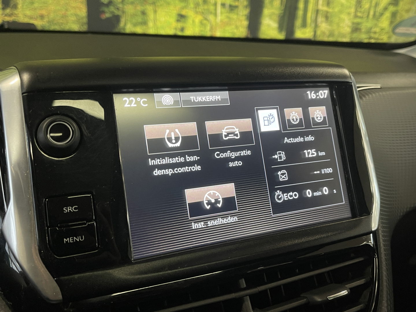 Peugeot 2008 1.2 PureTech Féline | Panoramadak | 16'' Lichtmetaal | Parkeersensoren achter | Airconditioning | Elektrische ramen | Automatische verlichting |