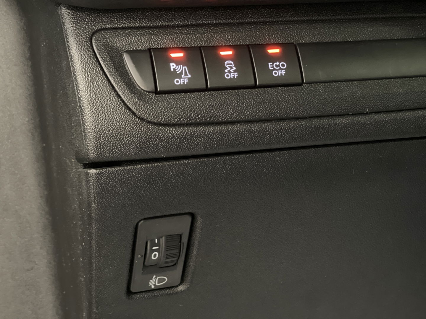 Peugeot 2008 1.2 PureTech Allure | Panoramadak | 16'' Lichtmetaal | Parkeersensoren achter | Airconditioning | Elektrische ramen | Automatische verlichting |