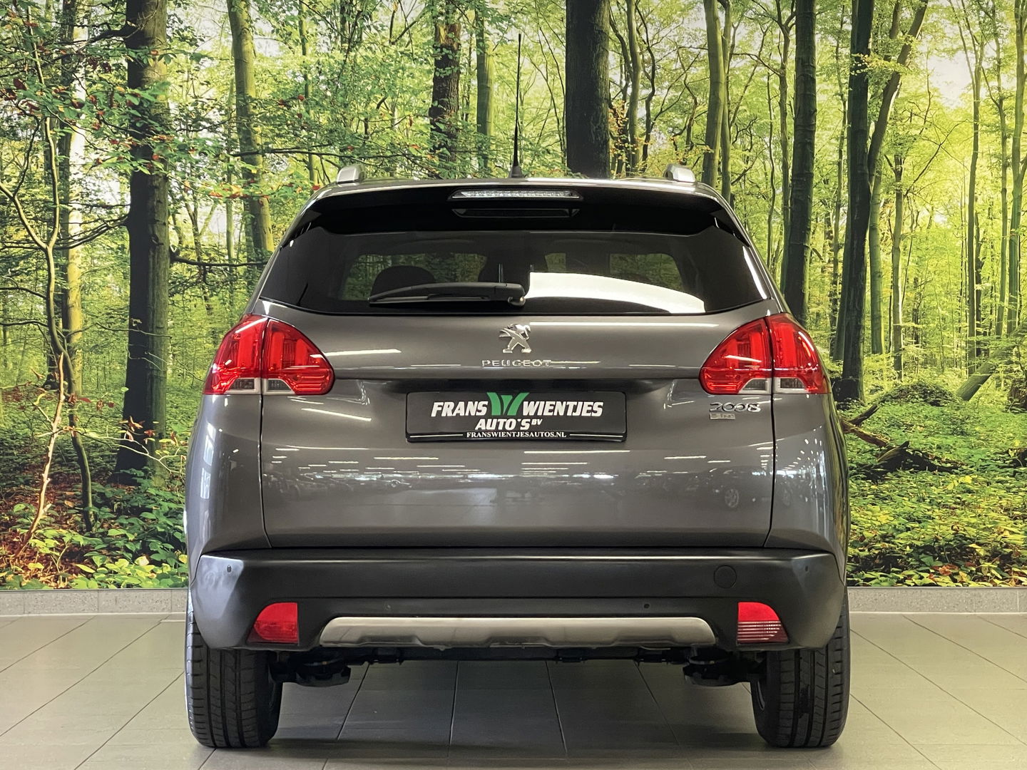 Peugeot 2008 1.2 PureTech Féline | Panoramadak | 16'' Lichtmetaal | Parkeersensoren achter | Airconditioning | Elektrische ramen | Automatische verlichting |