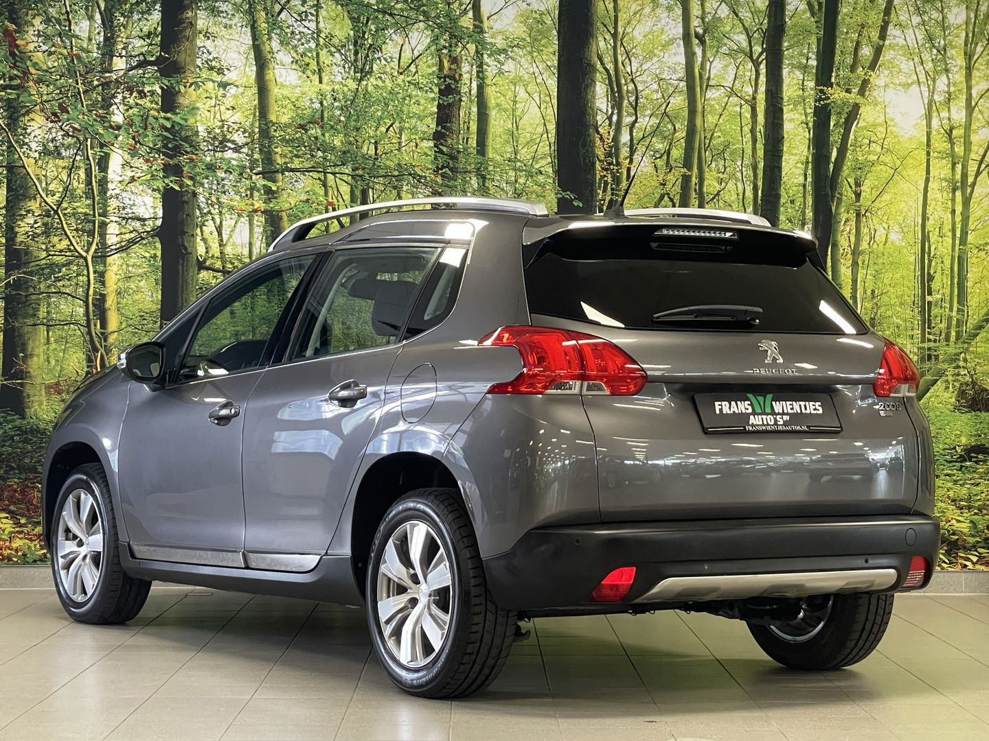 Peugeot 2008 1.2 PureTech Féline | Panoramadak | 16'' Lichtmetaal | Parkeersensoren achter | Airconditioning | Elektrische ramen | Automatische verlichting |