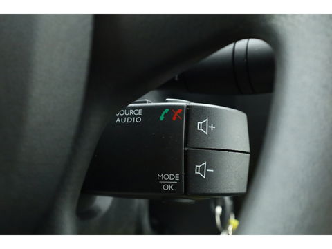 Renault Trafic 2.0 dCi 120pk L2H1 Comfort | 3pers. | Navi | Cruise | PDC | LED