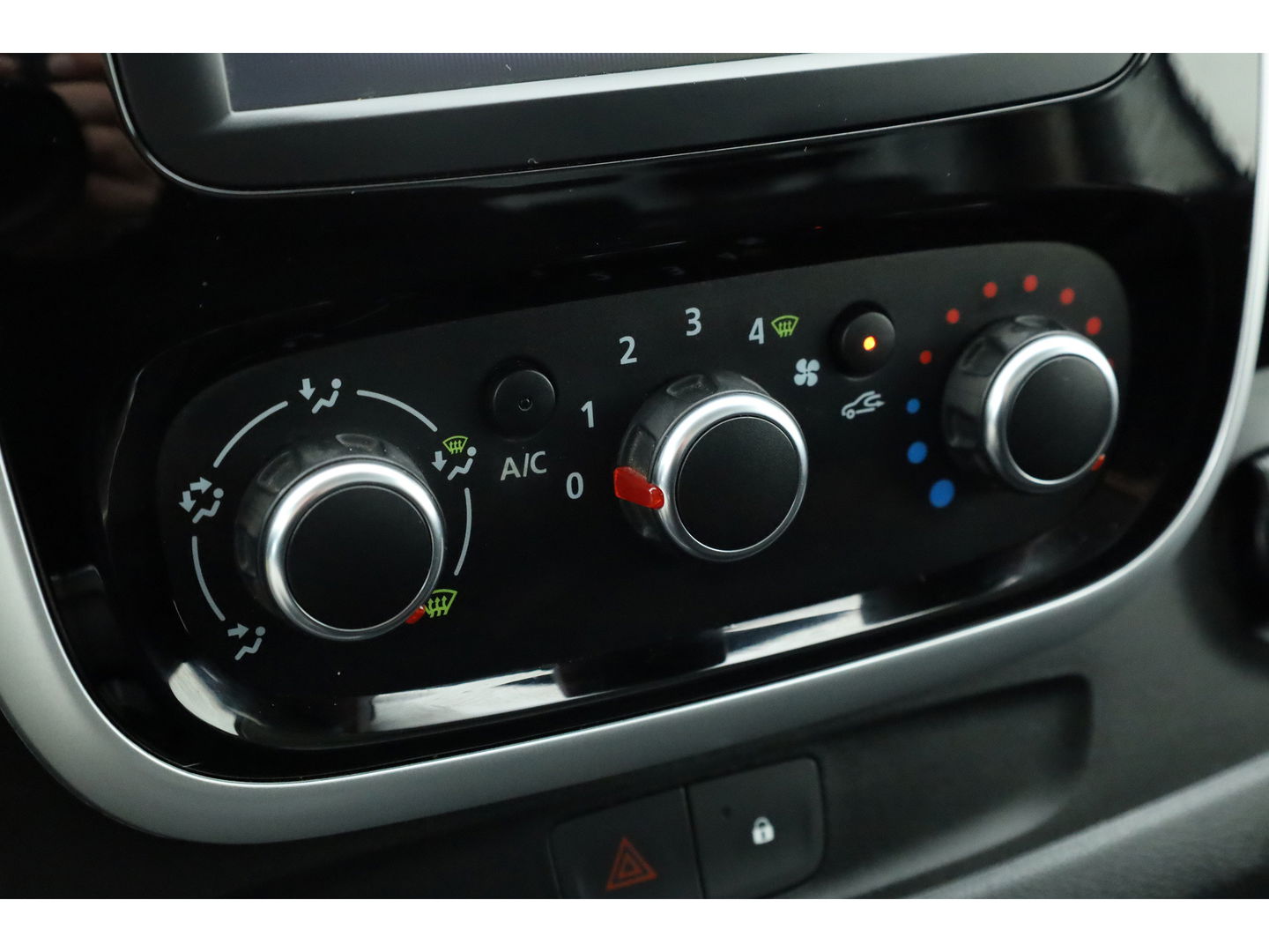 Renault Trafic 2.0 dCi 120pk L2H1 Comfort | 3pers. | Navi | Cruise | PDC | LED