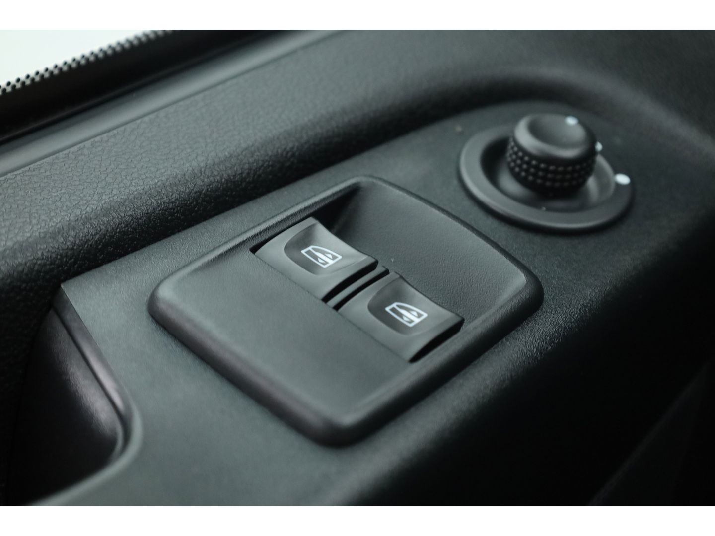 Renault Trafic 2.0 dCi 120pk L2H1 Comfort | 3pers. | Navi | Cruise | PDC | LED