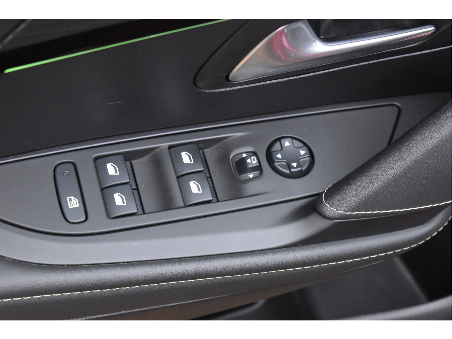 Peugeot 208 1.2 PureTech GT-Line 131 pk Pack Connect | Pano.dak | Camera | Stoelverwarming | Caplary | DAB | LM-Velgen | Full LED