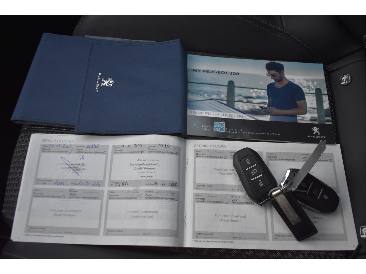 Peugeot 208 1.2 PureTech GT-Line 131 pk Pack Connect | Pano.dak | Camera | Stoelverwarming | Caplary | DAB | LM-Velgen | Full LED