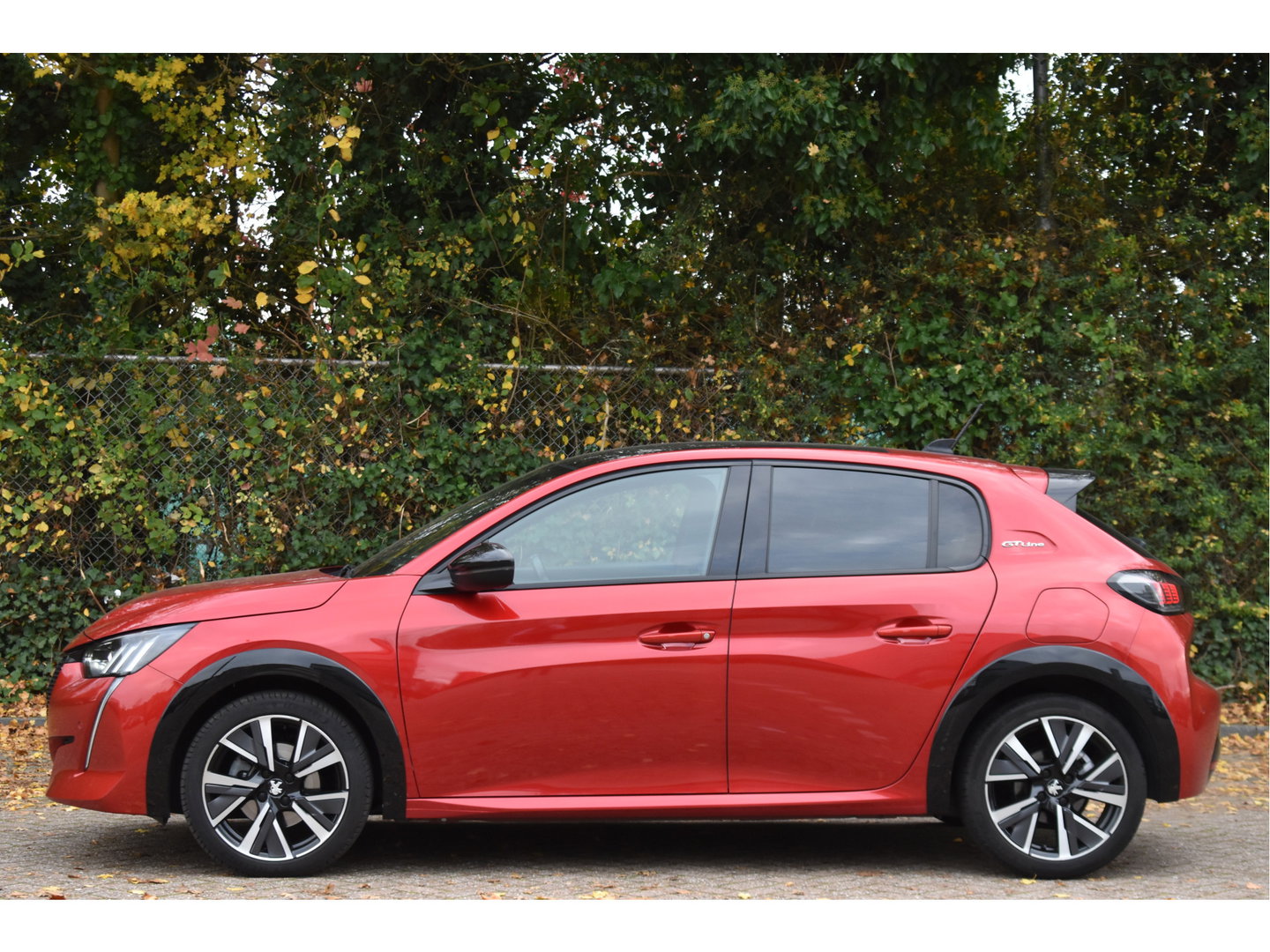 Peugeot 208 1.2 PureTech GT-Line 131 pk Pack Connect | Pano.dak | Camera | Stoelverwarming | Caplary | DAB | LM-Velgen | Full LED