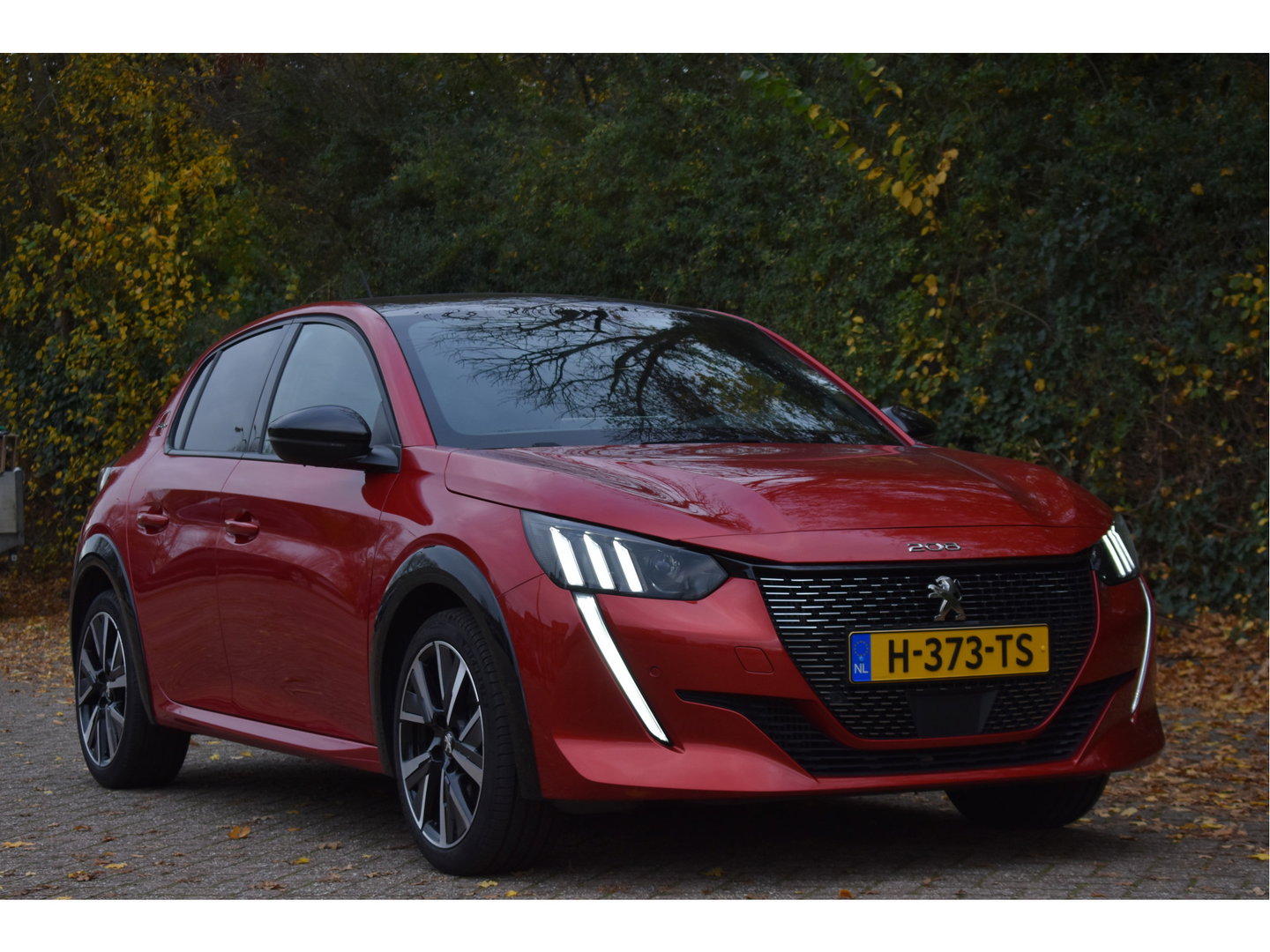 Peugeot 208 1.2 PureTech GT-Line 131 pk Pack Connect | Pano.dak | Camera | Stoelverwarming | Caplary | DAB | LM-Velgen | Full LED