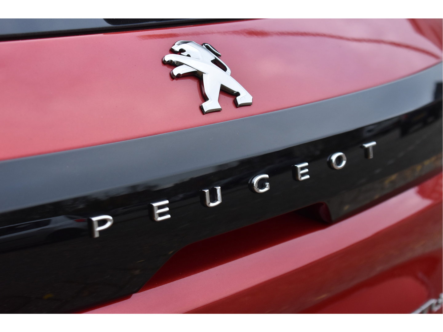 Peugeot 208 1.2 PureTech GT-Line 131 pk Pack Connect | Pano.dak | Camera | Stoelverwarming | Caplary | DAB | LM-Velgen | Full LED