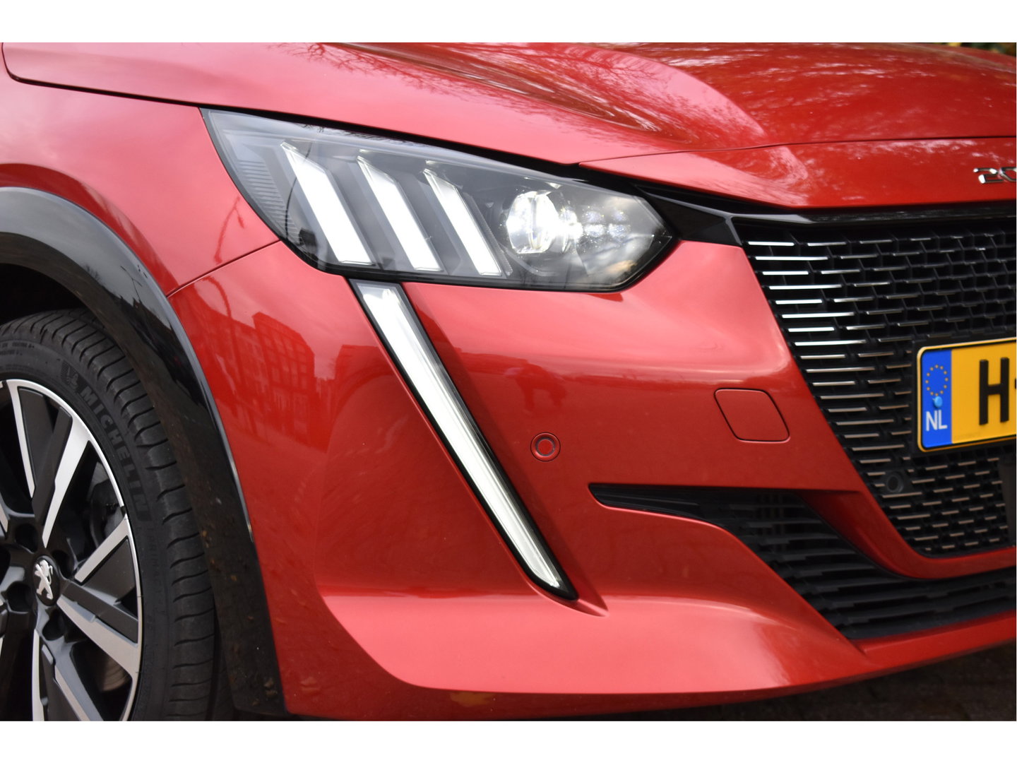 Peugeot 208 1.2 PureTech GT-Line 131 pk Pack Connect | Pano.dak | Camera | Stoelverwarming | Caplary | DAB | LM-Velgen | Full LED