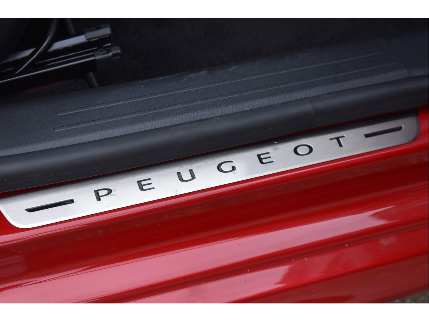 Peugeot 208 1.2 PureTech GT-Line 131 pk Pack Connect | Pano.dak | Camera | Stoelverwarming | Caplary | DAB | LM-Velgen | Full LED