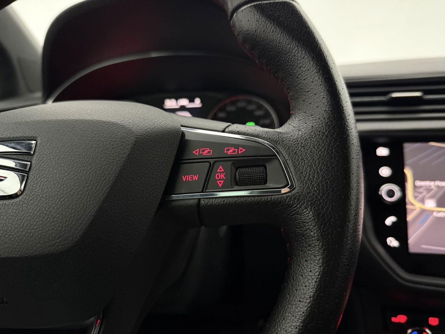 SEAT Arona 1.0 TSI FR Business Intense | Camera | Adap. Cruise | Trekh. | Stoelverw. | Sfeer | Keyless | Navi | NAP