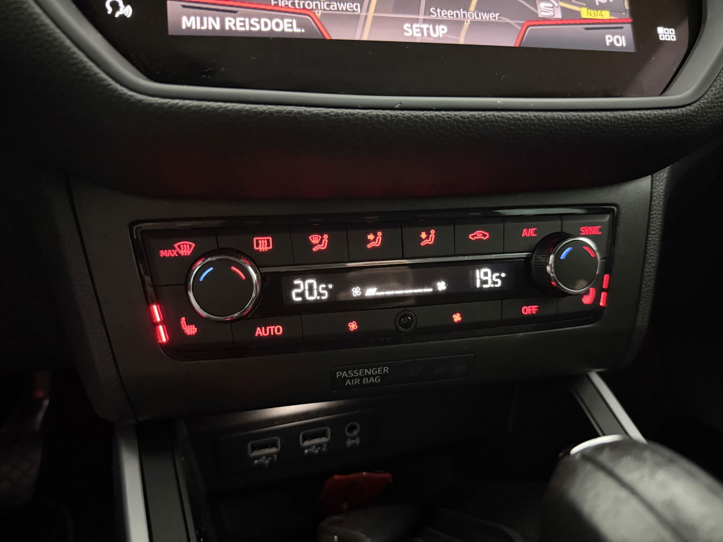 SEAT Arona 1.0 TSI FR Business Intense | Camera | Adap. Cruise | Trekh. | Stoelverw. | Sfeer | Keyless | Navi | NAP