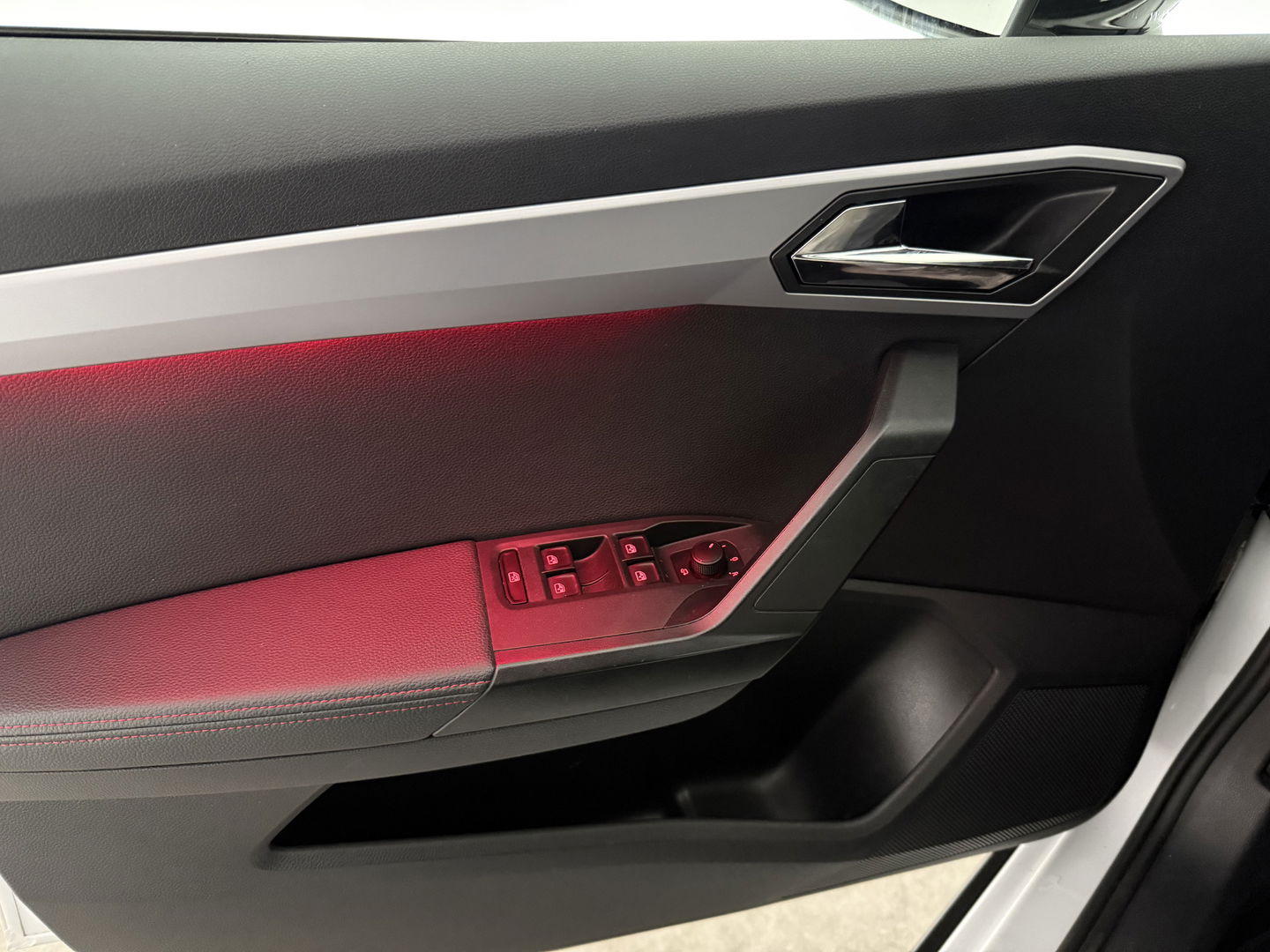 SEAT Arona 1.0 TSI FR Business Intense | Camera | Adap. Cruise | Trekh. | Stoelverw. | Sfeer | Keyless | Navi | NAP