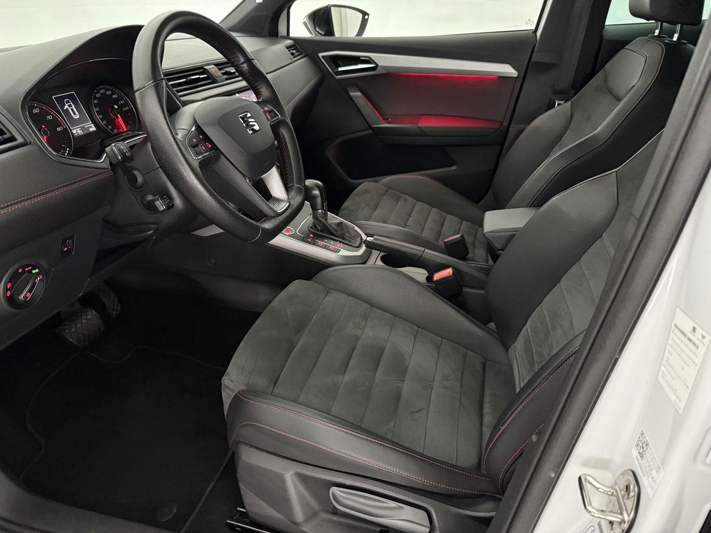 SEAT Arona 1.0 TSI FR Business Intense | Camera | Adap. Cruise | Trekh. | Stoelverw. | Sfeer | Keyless | Navi | NAP