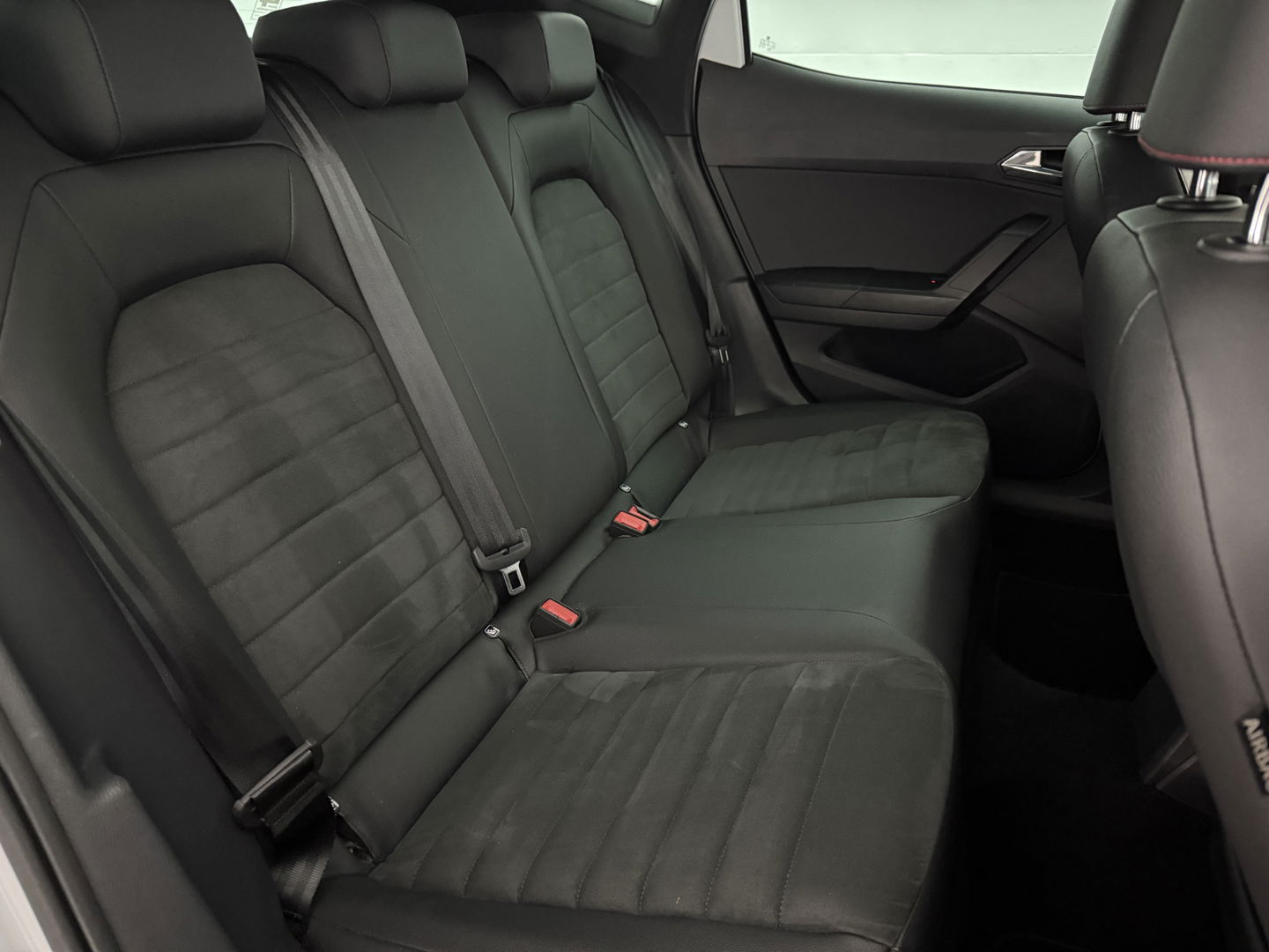 SEAT Arona 1.0 TSI FR Business Intense | Camera | Adap. Cruise | Trekh. | Stoelverw. | Sfeer | Keyless | Navi | NAP