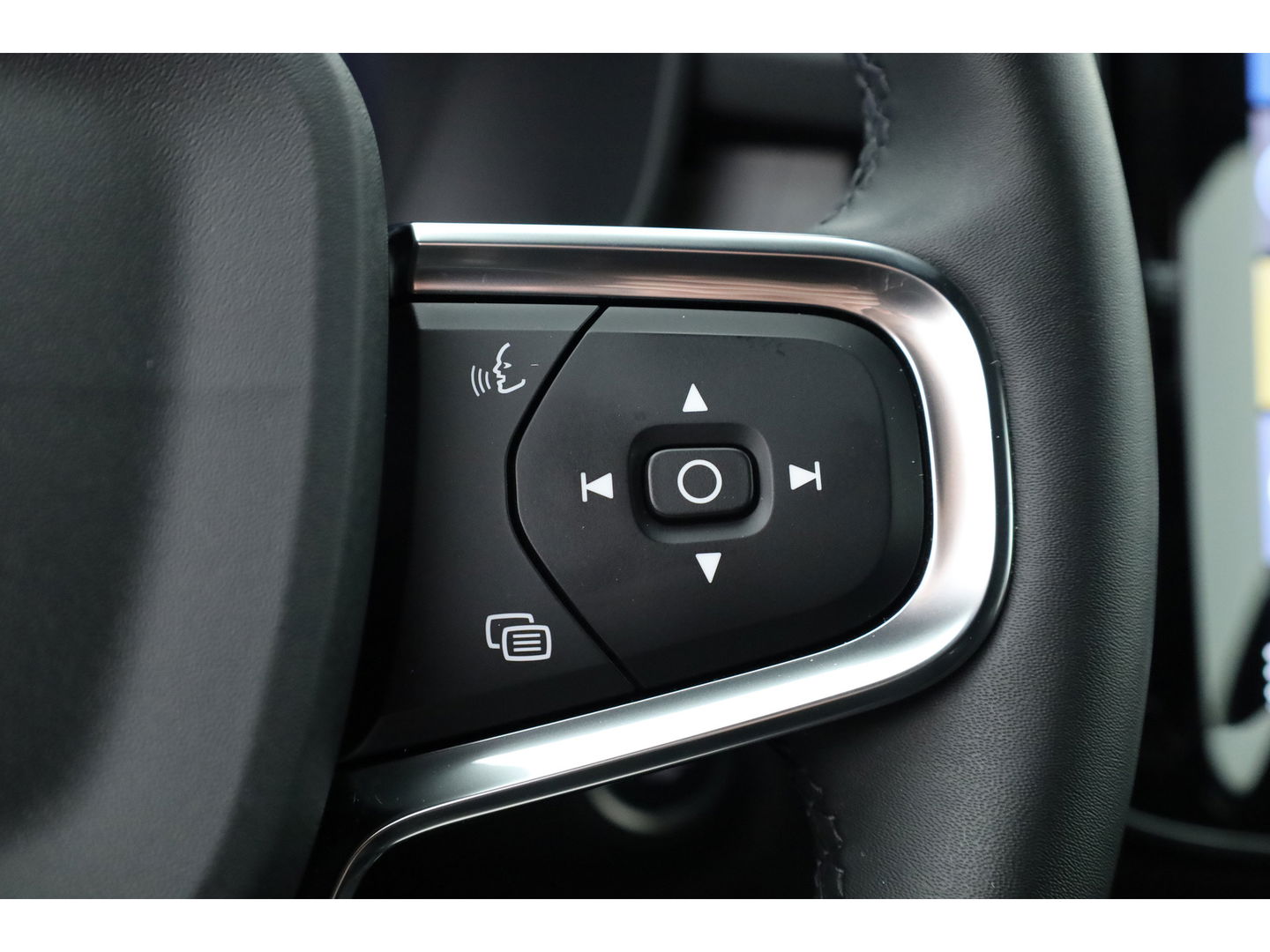 Volvo XC40 1.5 T4 Plug-in hybrid Plus Dark | 360 camera | H&K Audio | Elek. Stoelen |  Adap. cruise | Blis |