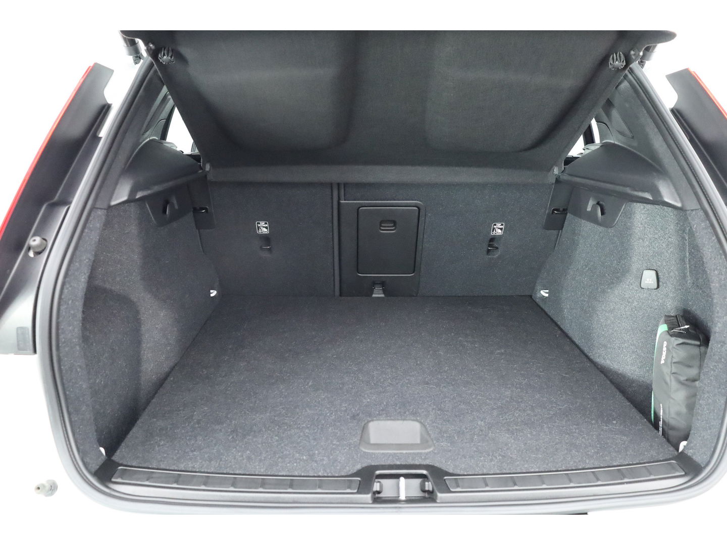 Volvo XC40 1.5 T4 Plug-in hybrid Plus Dark | 360 camera | H&K Audio | Elek. Stoelen |  Adap. cruise | Blis |