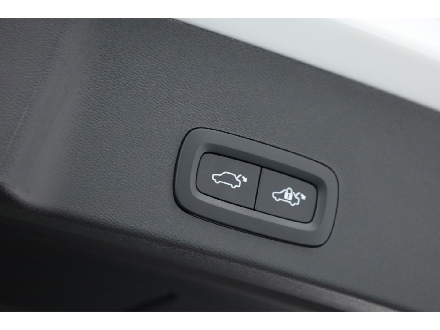 Volvo XC40 1.5 T4 Plug-in hybrid Plus Dark | 360 camera | H&K Audio | Elek. Stoelen |  Adap. cruise | Blis |