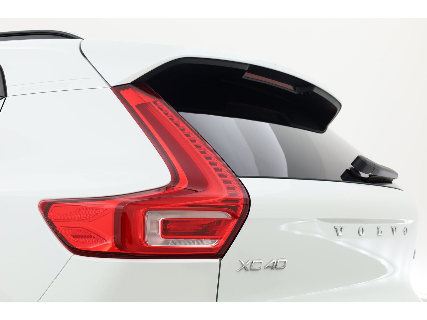 Volvo XC40 1.5 T4 Plug-in hybrid Plus Dark | 360 camera | H&K Audio | Elek. Stoelen |  Adap. cruise | Blis |