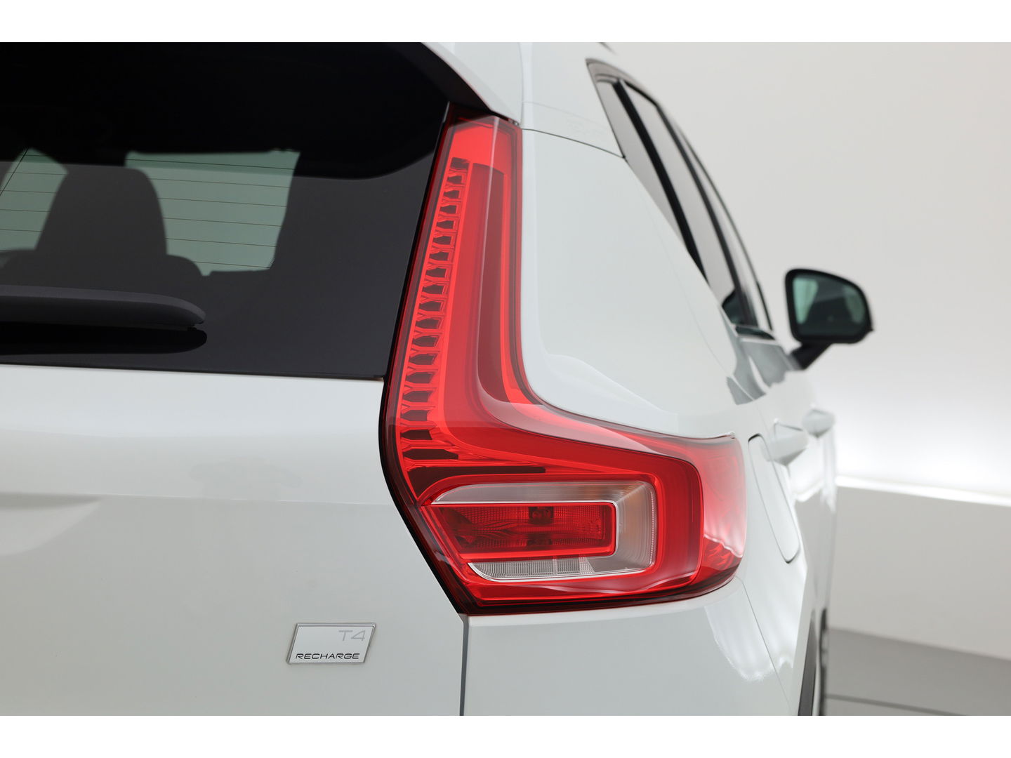 Volvo XC40 1.5 T4 Plug-in hybrid Plus Dark | 360 camera | H&K Audio | Elek. Stoelen |  Adap. cruise | Blis |