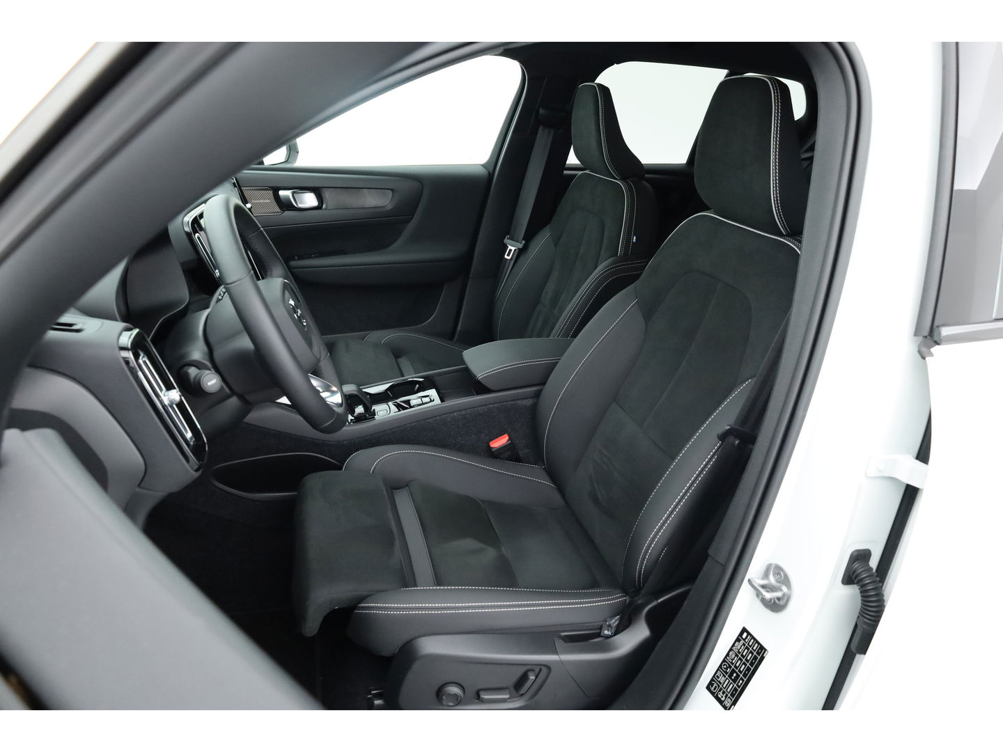 Volvo XC40 1.5 T4 Plug-in hybrid Plus Dark | 360 camera | H&K Audio | Elek. Stoelen |  Adap. cruise | Blis |