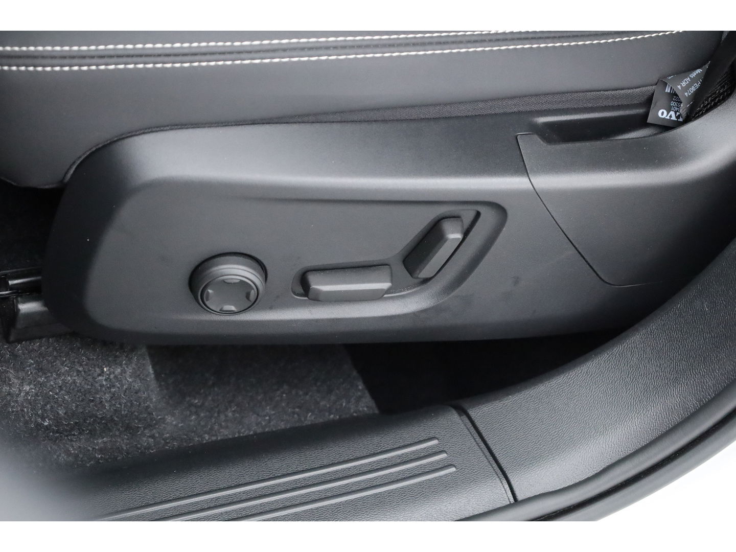 Volvo XC40 1.5 T4 Plug-in hybrid Plus Dark | 360 camera | H&K Audio | Elek. Stoelen |  Adap. cruise | Blis |